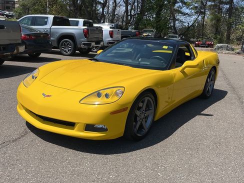 Used 2007 Chevrolet Corvette Coupe w/ Preferred Equipment Group RWD image 1
