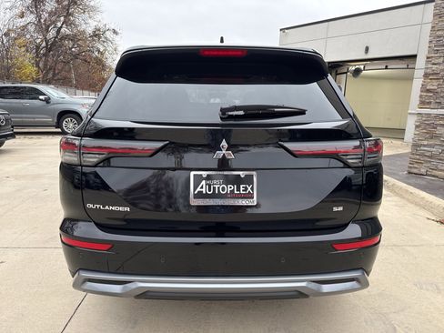 New 2026 Mitsubishi Outlander SE image 2