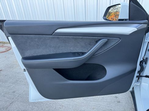 Used 2023 Tesla Model Y Performance image 43