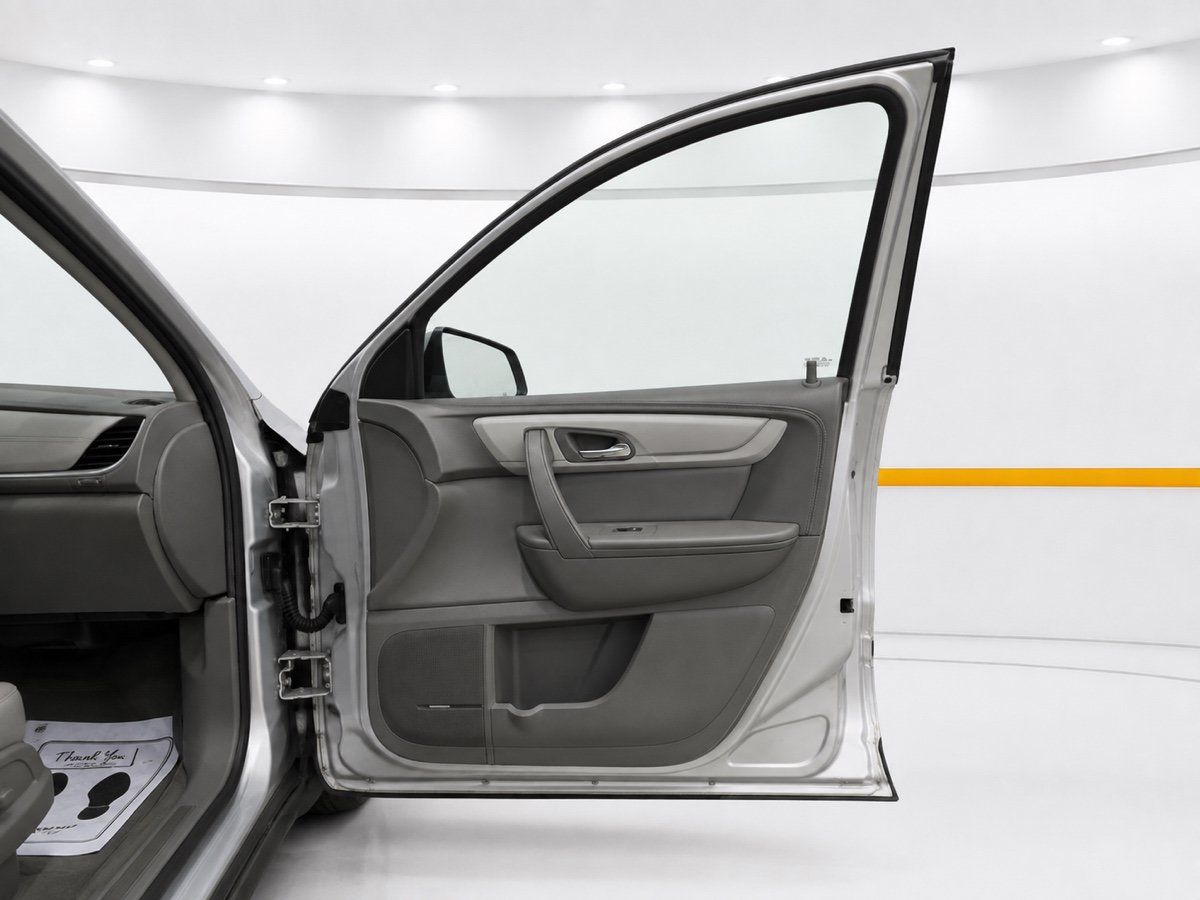 Used 2014 Chevrolet Traverse LS FWD image 11