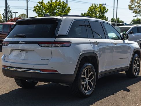 Used 2024 Jeep Grand Cherokee Limited AWD/4WD image 8