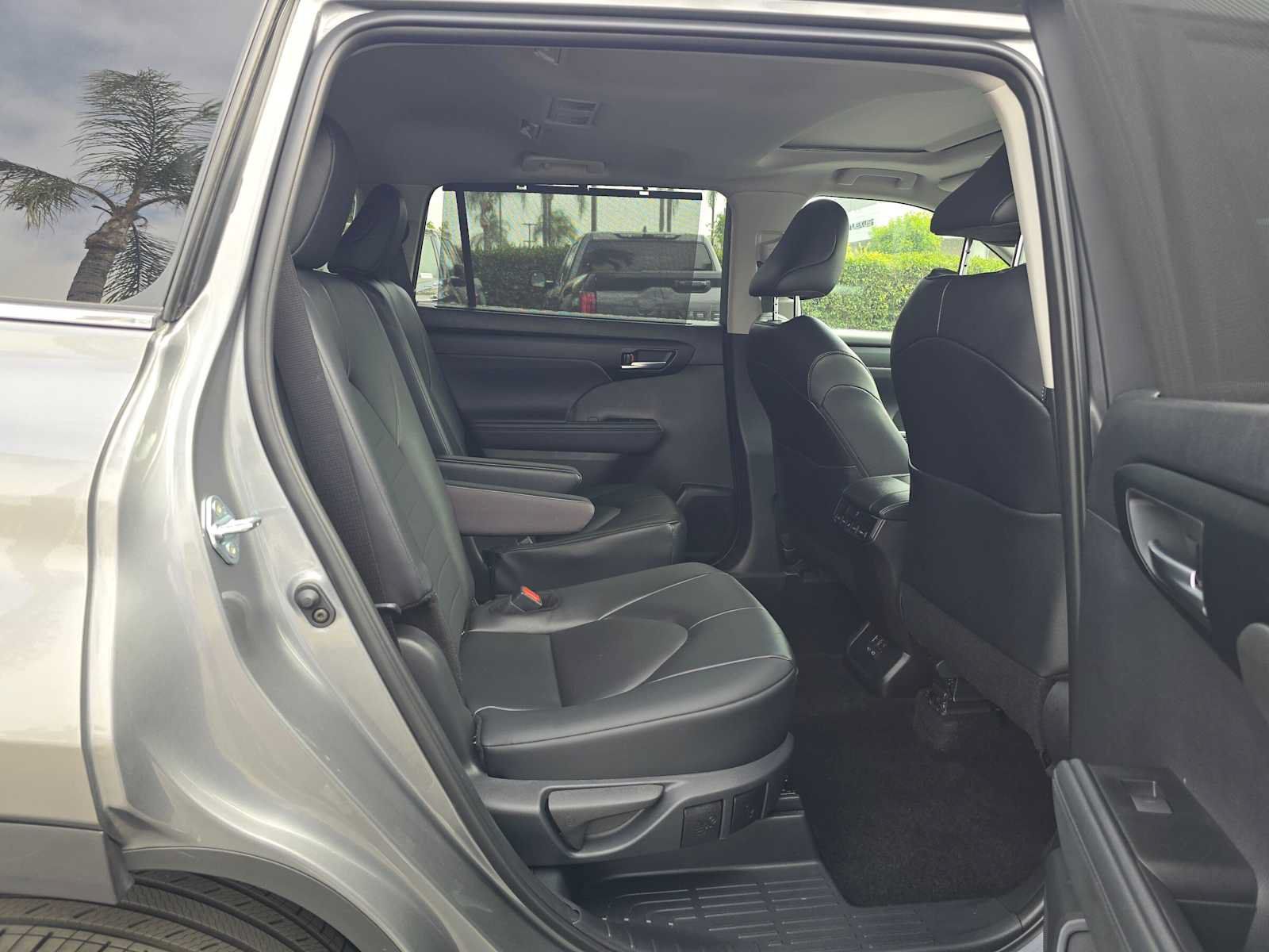 Certified 2026 Toyota Highlander XLE AWD/4WD image 12