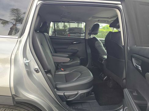 Used 2026 Toyota Highlander XLE AWD/4WD image 12