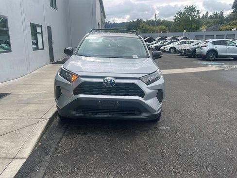 Used 2019 Toyota RAV4 LE w/ Carpet Mat Package AWD/4WD image 5