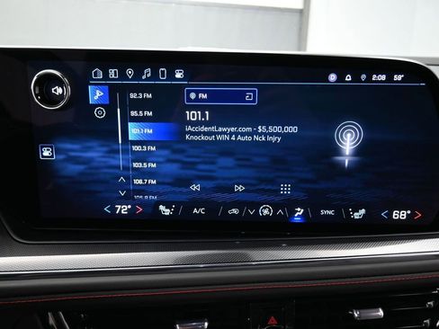 Used 2025 Chevrolet Suburban RST image 9