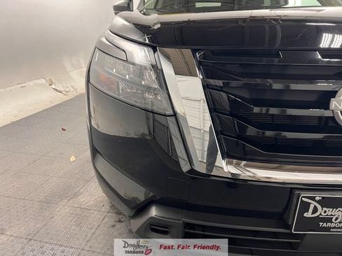 Used 2025 Nissan Pathfinder SV FWD image 11