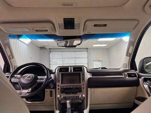 Used 2020 Lexus GX 460 Premium w/ Premium Package AWD/4WD image 21