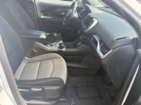 Used 2024 GMC Terrain SLE AWD/4WD image 16