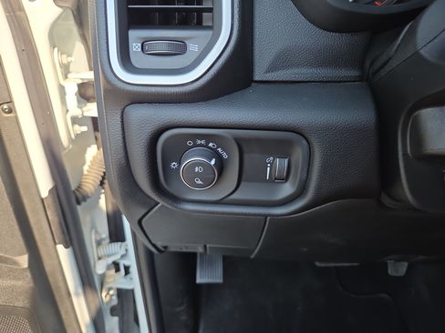 Certified 2024 RAM 2500 Big Horn w/ Off Road Package AWD/4WD image 31