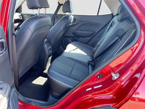 Used 2024 Hyundai Venue Limited image 25