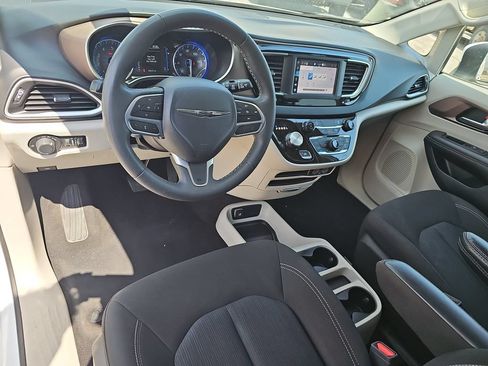 Used 2023 Chrysler Voyager LX FWD image 16