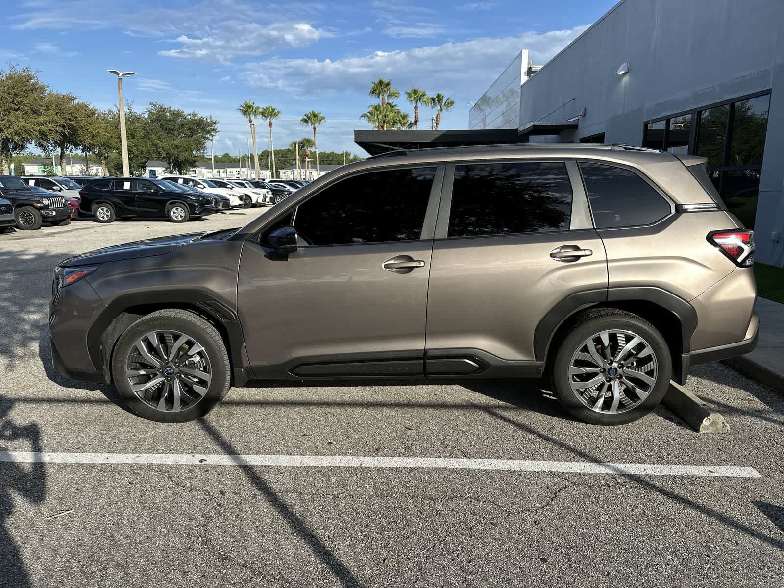 Used 2025 Subaru Forester Touring w/ Popular Package - Touring AWD/4WD image 5