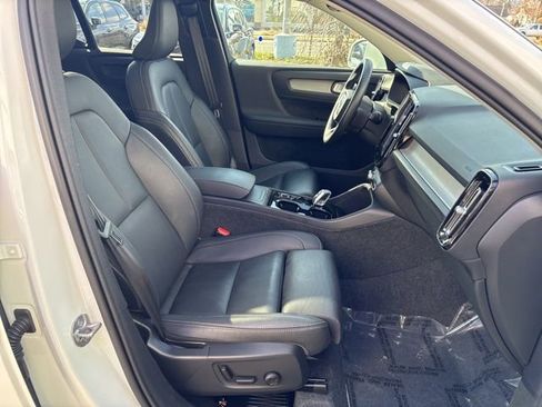 Used 2025 Volvo XC40 B5 Plus AWD/4WD image 16