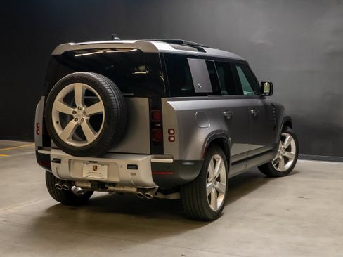 Used 2024 Land Rover Defender 110 SE AWD/4WD image 7
