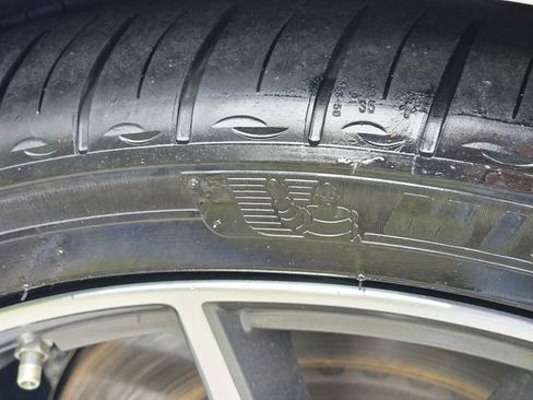 Used 2025 Genesis G70 2.5T image 11