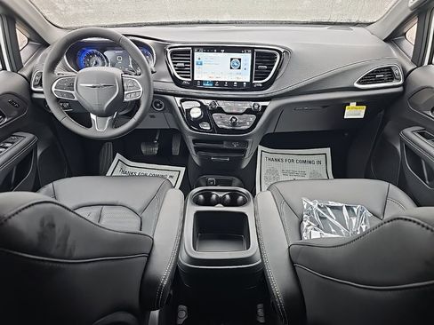 New 2026 Chrysler Pacifica Select image 24