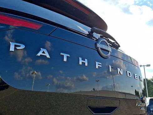 Used 2025 Nissan Pathfinder Platinum w/ Cargo Package AWD/4WD image 32