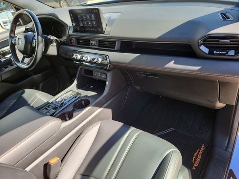 Used 2025 Honda Pilot TrailSport image 28
