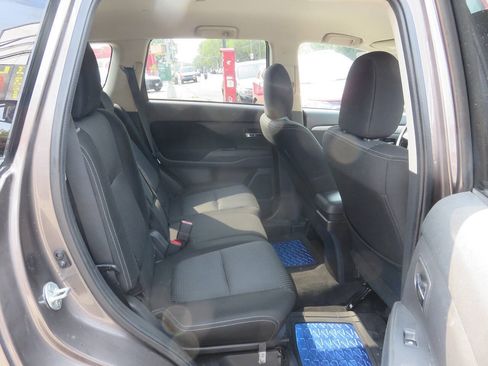 Used 2016 Mitsubishi Outlander SE AWD/4WD image 20