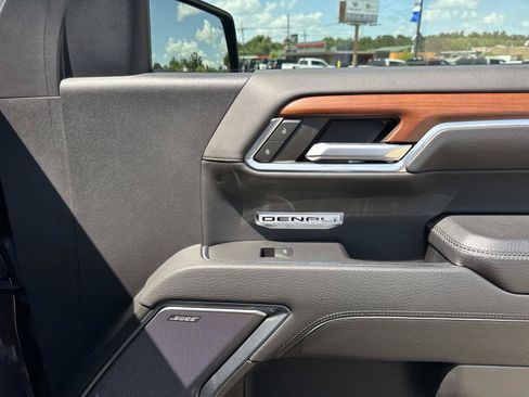 Used 2022 GMC Sierra 1500 Denali AWD/4WD image 13
