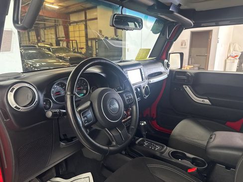 Used 2015 Jeep Wrangler Unlimited Sahara AWD/4WD image 8