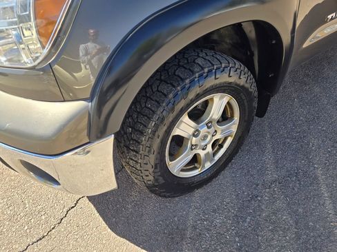 Used 2011 Toyota Tundra 4x4 Double Cab w/ Tow Pkg image 4