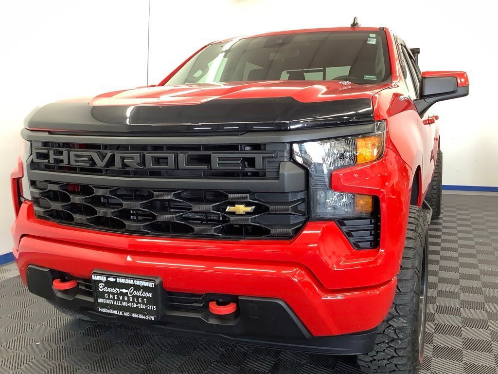Used 2025 Chevrolet Silverado 1500 Custom AWD/4WD image 2