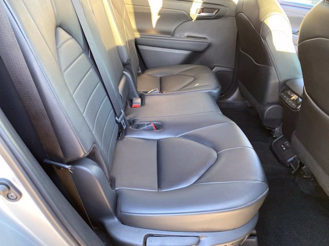 Used 2024 Toyota Highlander Limited AWD/4WD image 35