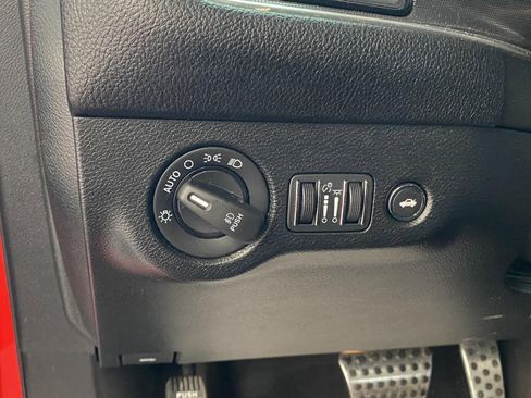 Used 2018 Dodge Challenger R/T Scat Pack w/ Leather Interior Group image 14