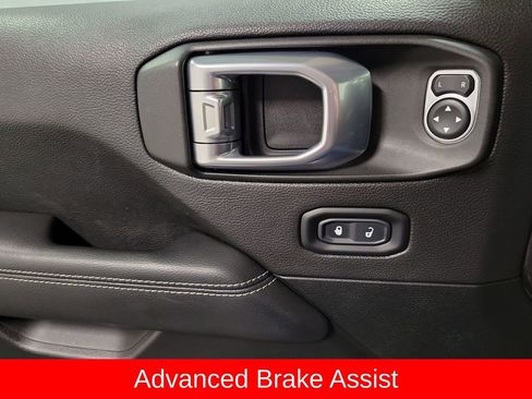 Used 2020 Jeep Wrangler Unlimited Sahara image 19