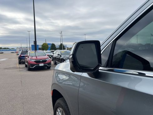 Used 2024 Cadillac Escalade ESV Premium Luxury image 18