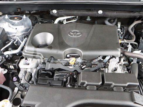 Used 2021 Toyota RAV4 XLE image 29