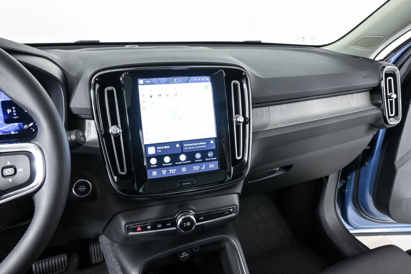 Used 2024 Volvo XC40 B5 Plus w/ Protection Package Premier AWD/4WD image 13