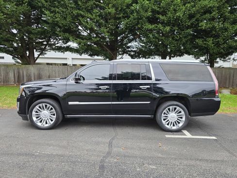 Used 2016 Cadillac Escalade ESV Platinum image 3