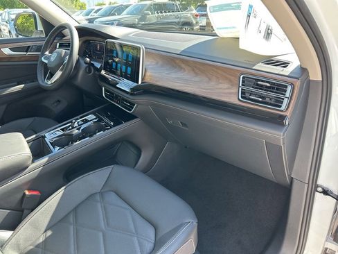 New 2026 Volkswagen Atlas SE image 43