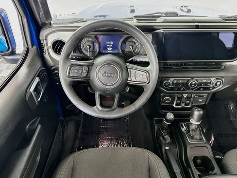 Used 2024 Jeep Wrangler Unlimited w/ Convenience Group AWD/4WD image 18
