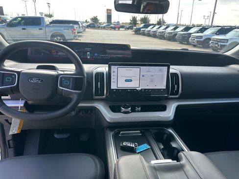 New 2025 Ford Expedition Max Active image 12