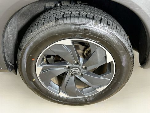 Used 2025 Nissan Rogue SV AWD/4WD image 11