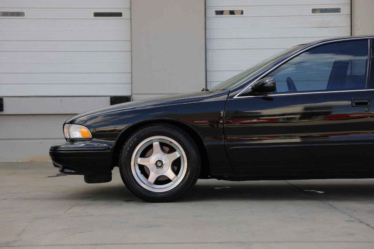 Used 1995 Chevrolet Caprice SS RWD image 39