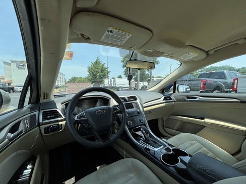Used 2015 Ford Fusion SE FWD image 15