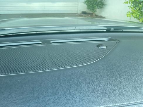 Used 2025 Genesis G70 2.5T image 17