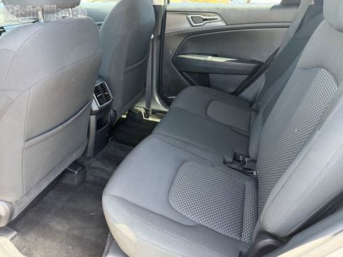 Used 2024 Kia Sportage LX AWD/4WD image 17