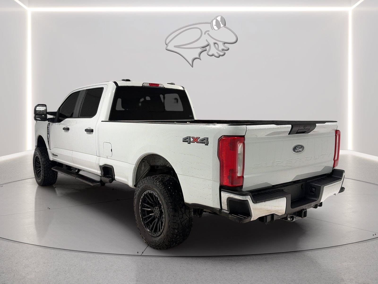 Used 2024 Ford F250 XL AWD/4WD image 3