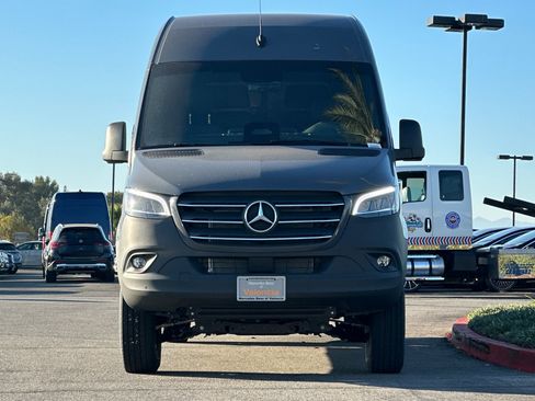 New 2025 Mercedes-Benz Sprinter 2500 image 8