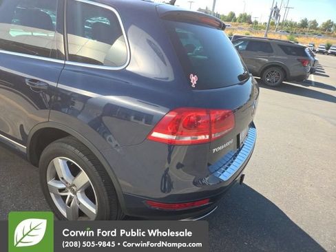 Used 2014 Volkswagen Touareg TDI AWD/4WD image 8