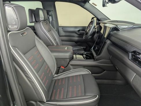 Used 2025 GMC Yukon AT4 Ultimate AWD/4WD image 30