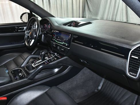 Used 2022 Porsche Cayenne Platinum Edition image 63