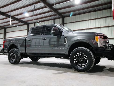 Used 2017 Ford F250 Lariat w/ Lariat Ultimate Package AWD/4WD image 15
