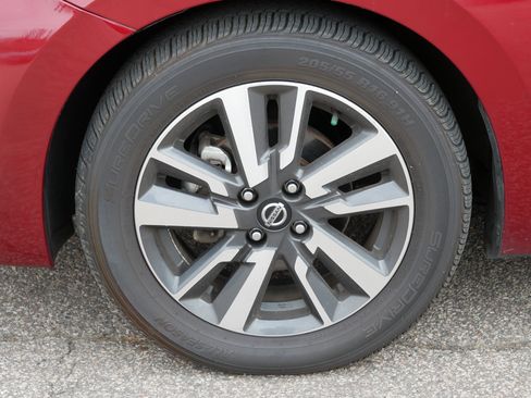 Used 2021 Nissan Versa SV image 9