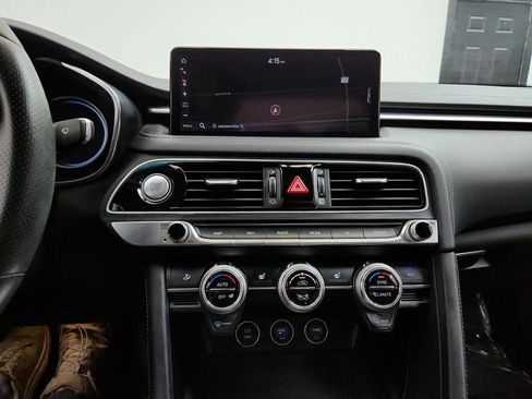 Used 2022 Genesis G70 2.0T image 21